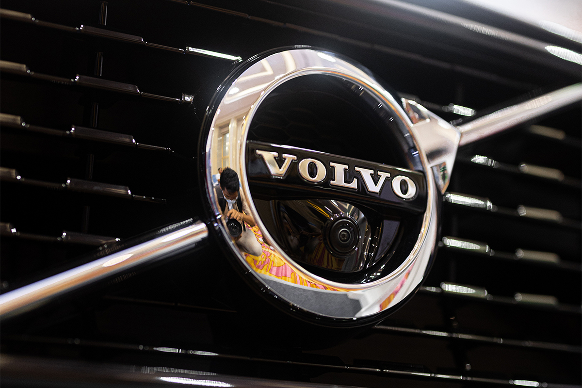 Titelbild zu „Spektakulärer hybrider Radlader Volvo LX1“
